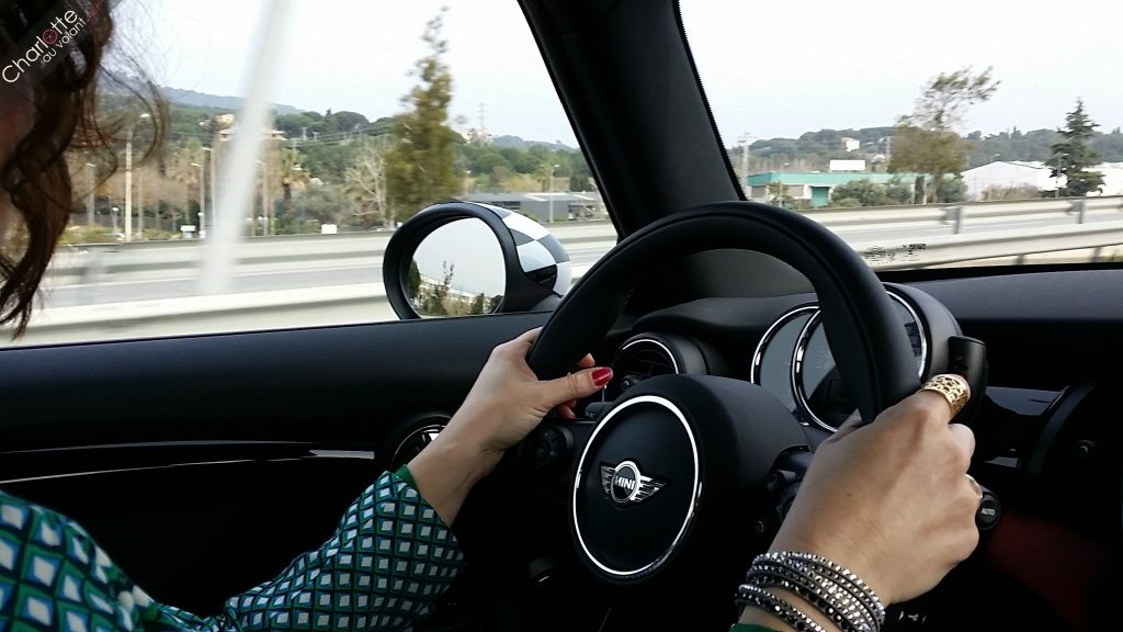 mini voiture femme