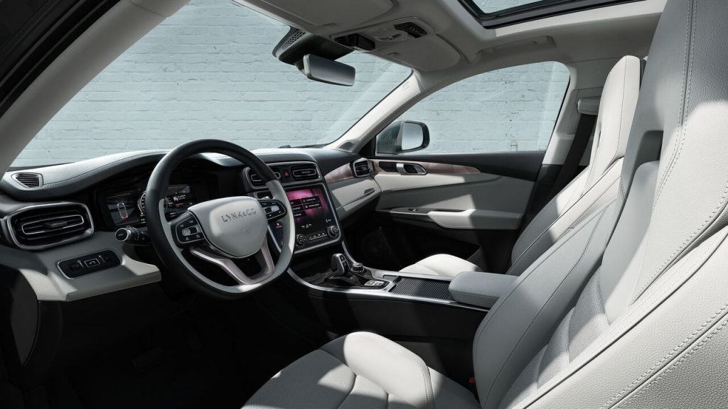lynk-co-03