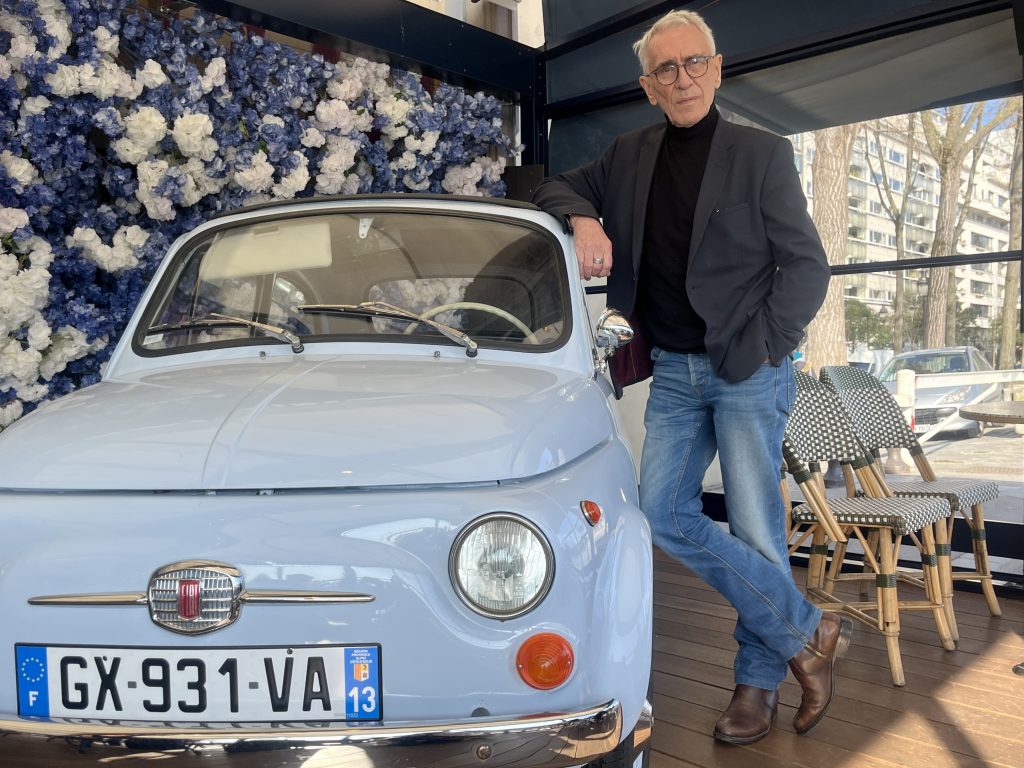 Jean-Loup Hubert, le réalisateur césarisé  pour son film Le Grand chemin avec Anne-Charlotte Laugier